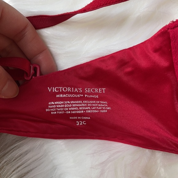 Victoria Secret bombshell Bra - Picture 3 of 4